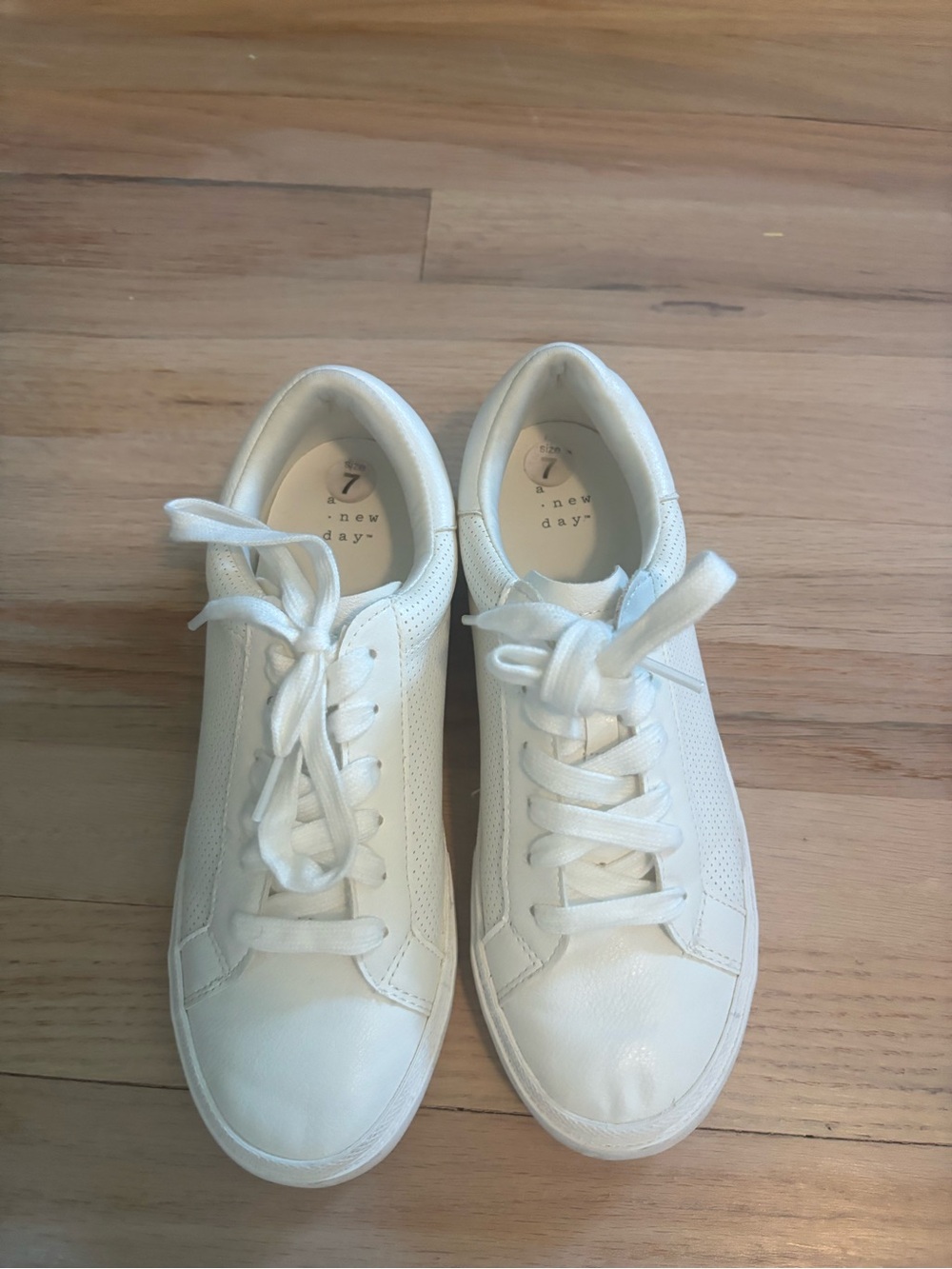 a new day White Low-Top Leather Sneakers